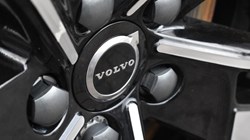 2025 (75) VOLVO XC60 2.0 B5P Plus Dark 5dr AWD Geartronic 5185286