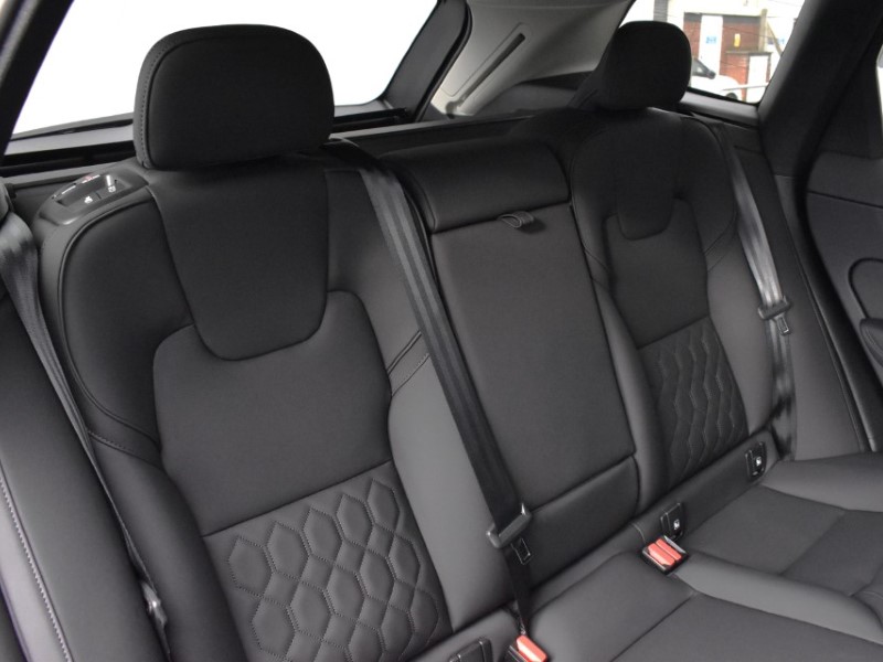 2025 (75) VOLVO XC60 2.0 B5P Plus Dark 5dr AWD Geartronic 5185271