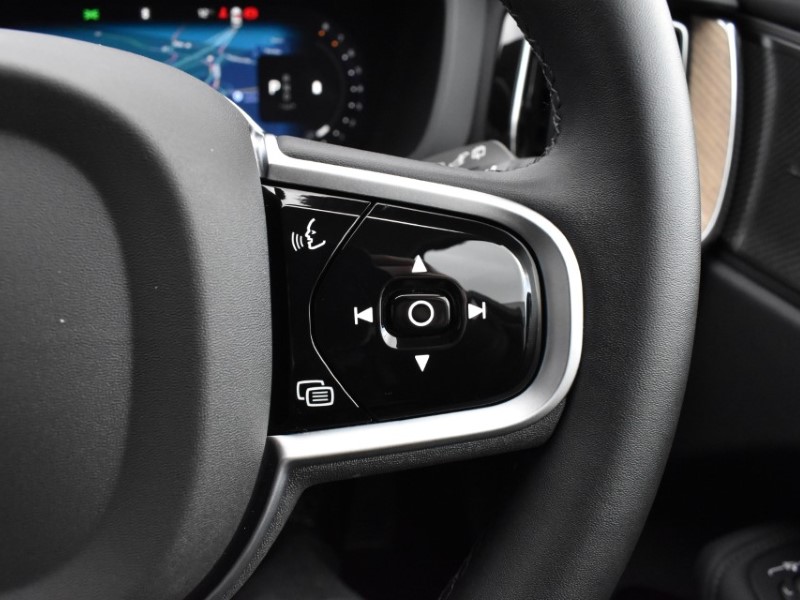 2025 (75) VOLVO XC60 2.0 B5P Plus Dark 5dr AWD Geartronic 5185263