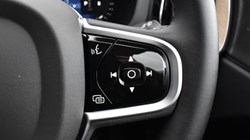 2025 (75) VOLVO XC60 2.0 B5P Plus Dark 5dr AWD Geartronic 5185263