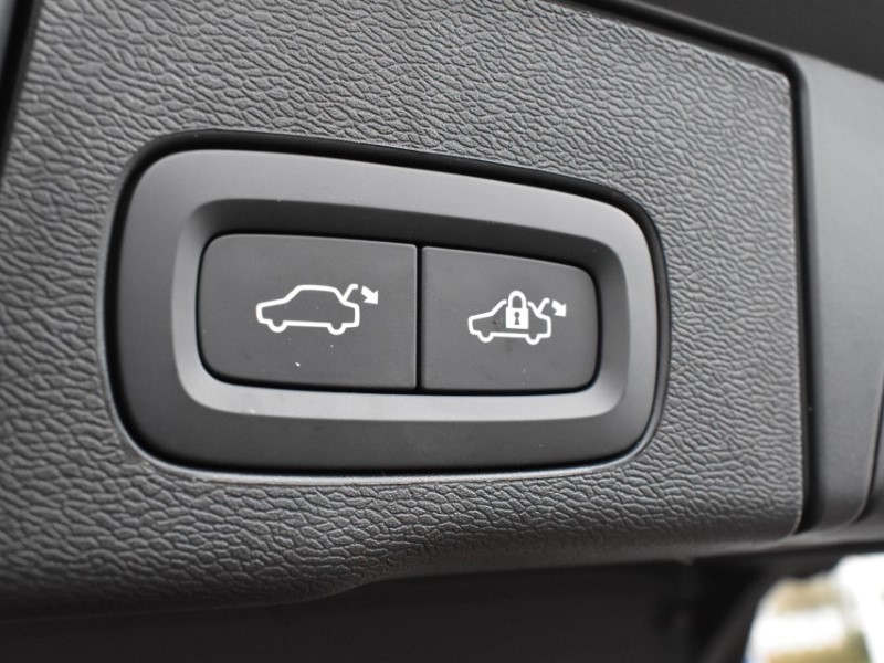 2025 (75) VOLVO XC60 2.0 B5P Plus Dark 5dr AWD Geartronic 5185293