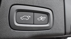 2025 (75) VOLVO XC60 2.0 B5P Plus Dark 5dr AWD Geartronic 5185293