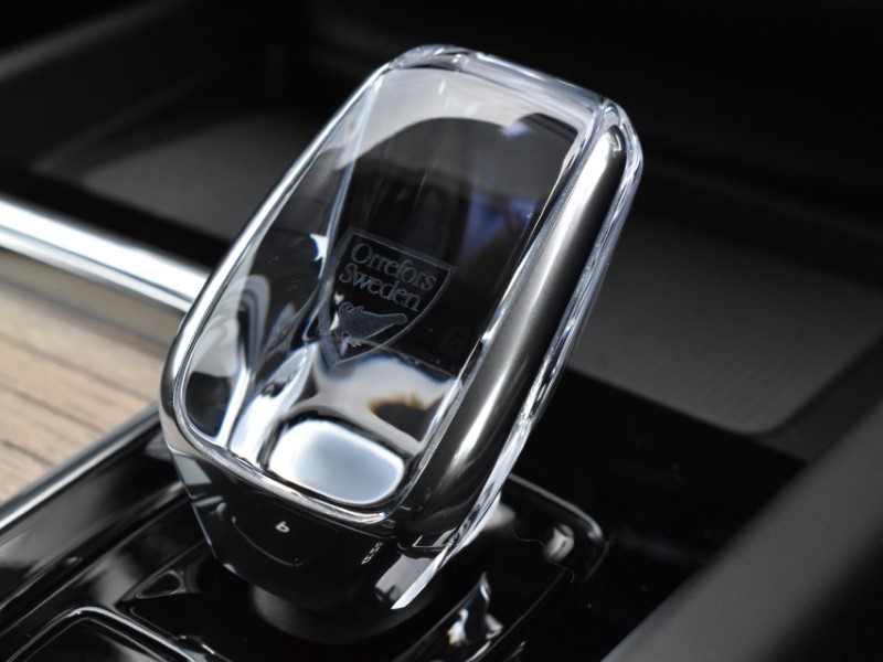 2025 (75) VOLVO XC60 2.0 B5P Plus Dark 5dr AWD Geartronic 5185260