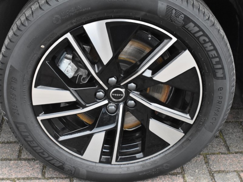 2025 (75) VOLVO XC60 2.0 B5P Plus Dark 5dr AWD Geartronic 5185283