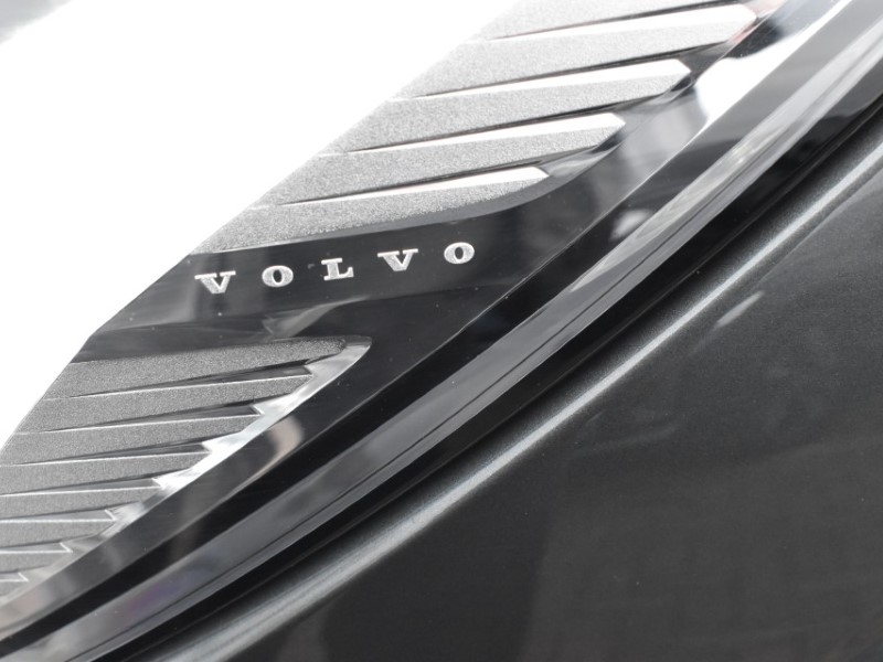 2025 (75) VOLVO XC60 2.0 B5P Plus Dark 5dr AWD Geartronic 5185282