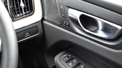 2025 (75) VOLVO XC60 2.0 B5P Plus Dark 5dr AWD Geartronic 5185261