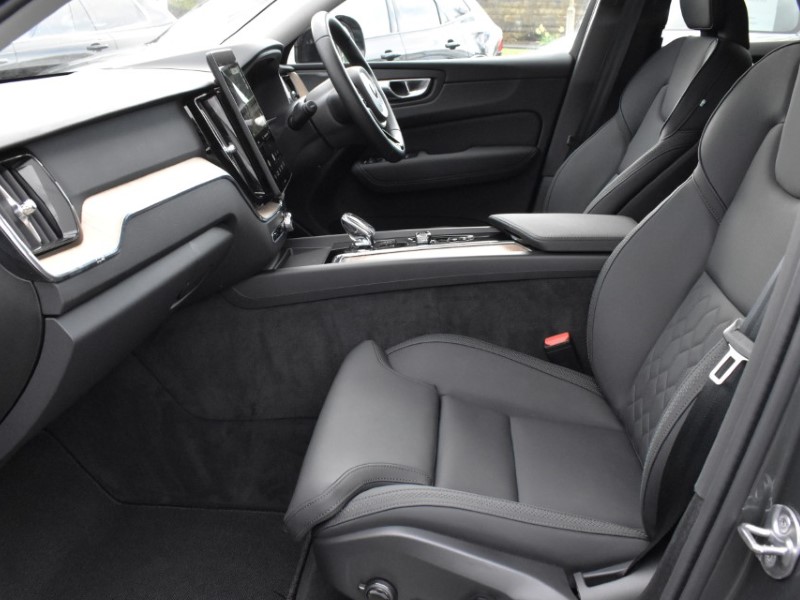 2025 (75) VOLVO XC60 2.0 B5P Plus Dark 5dr AWD Geartronic 5185276