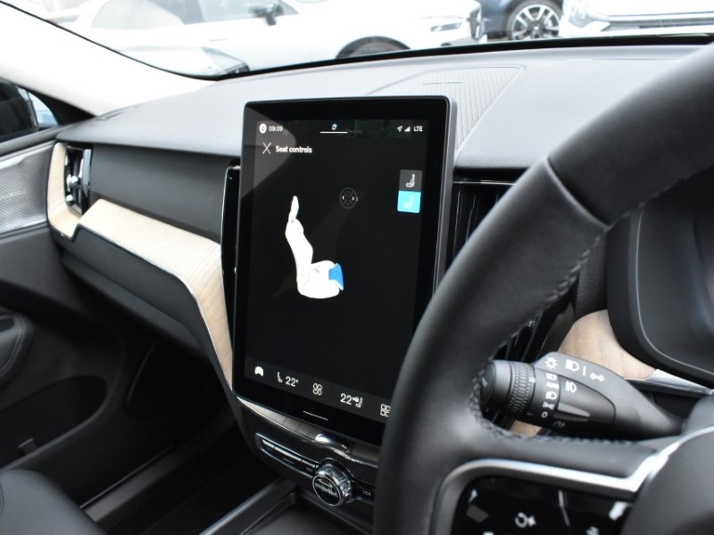 2025 (75) VOLVO XC60 2.0 B5P Plus Dark 5dr AWD Geartronic 5185270