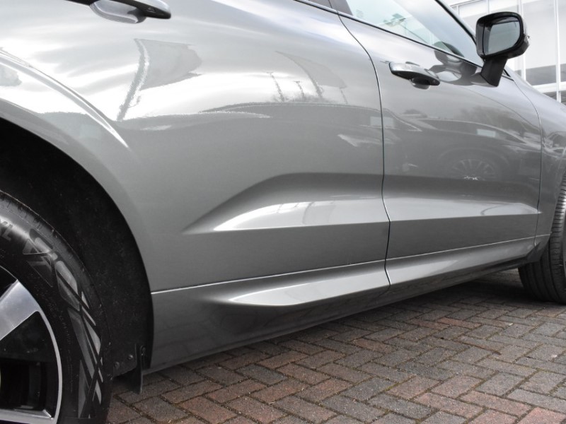 2025 (75) VOLVO XC60 2.0 B5P Plus Dark 5dr AWD Geartronic 5185291