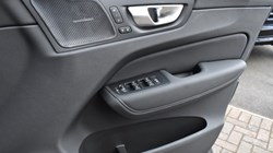 2025 (75) VOLVO XC60 2.0 B5P Plus Dark 5dr AWD Geartronic 5185266