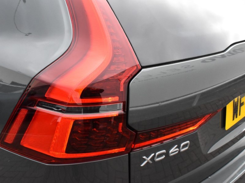 2025 (75) VOLVO XC60 2.0 B5P Plus Dark 5dr AWD Geartronic 5185288
