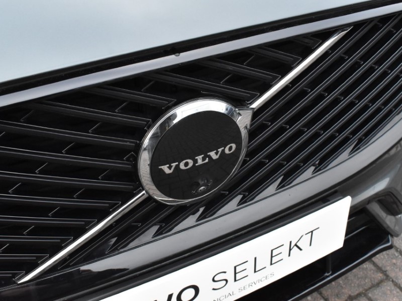 2025 (75) VOLVO XC60 2.0 B5P Plus Dark 5dr AWD Geartronic 5185297