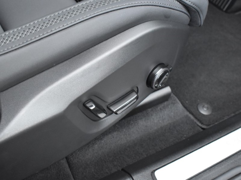 2025 (75) VOLVO XC60 2.0 B5P Plus Dark 5dr AWD Geartronic 5185267