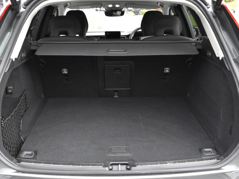 2025 (75) VOLVO XC60 2.0 B5P Plus Dark 5dr AWD Geartronic 5185292