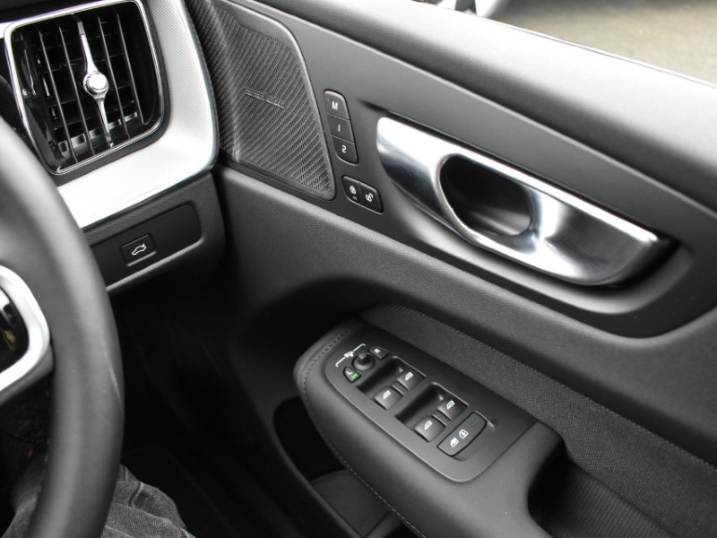 2025 (75) VOLVO XC60 2.0 B5P Plus Black Edition 5dr AWD Geartronic 5152189