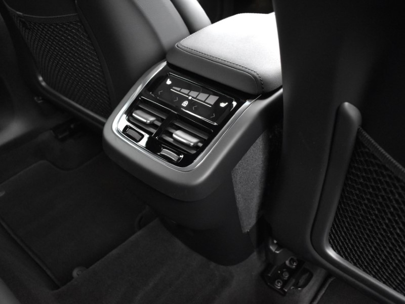 2025 (75) VOLVO XC60 2.0 B5P Plus Black Edition 5dr AWD Geartronic 5152203