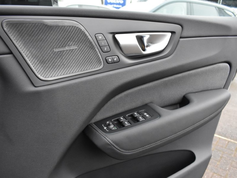 2025 (75) VOLVO XC60 2.0 B5P Plus Black Edition 5dr AWD Geartronic 5152194