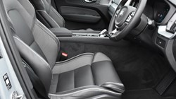 2025 (75) VOLVO XC60 2.0 B5P Plus Black Edition 5dr AWD Geartronic 5152199