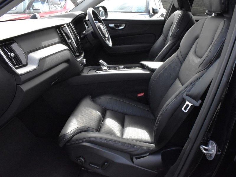 2025 (74) VOLVO XC60 2.0 B5P Ultra Dark 5dr AWD Geartronic 5224261
