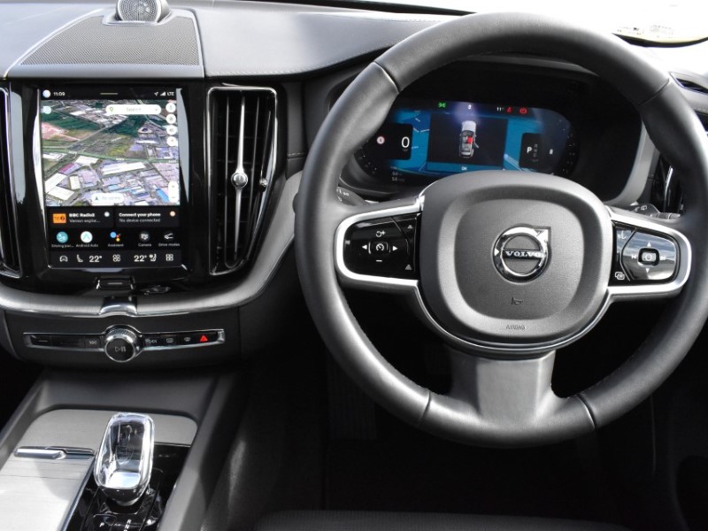 2025 (74) VOLVO XC60 2.0 B5P Ultra Dark 5dr AWD Geartronic 5224259