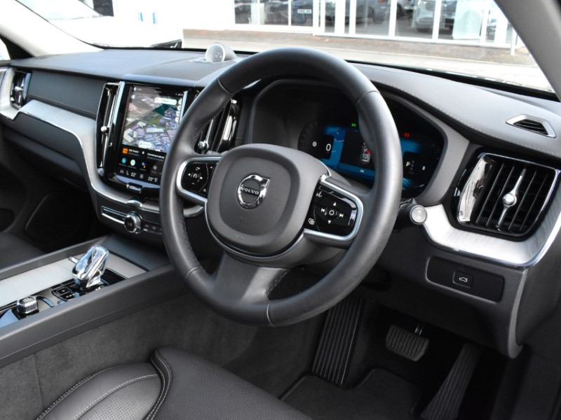 2025 (74) VOLVO XC60 2.0 B5P Ultra Dark 5dr AWD Geartronic 5224250