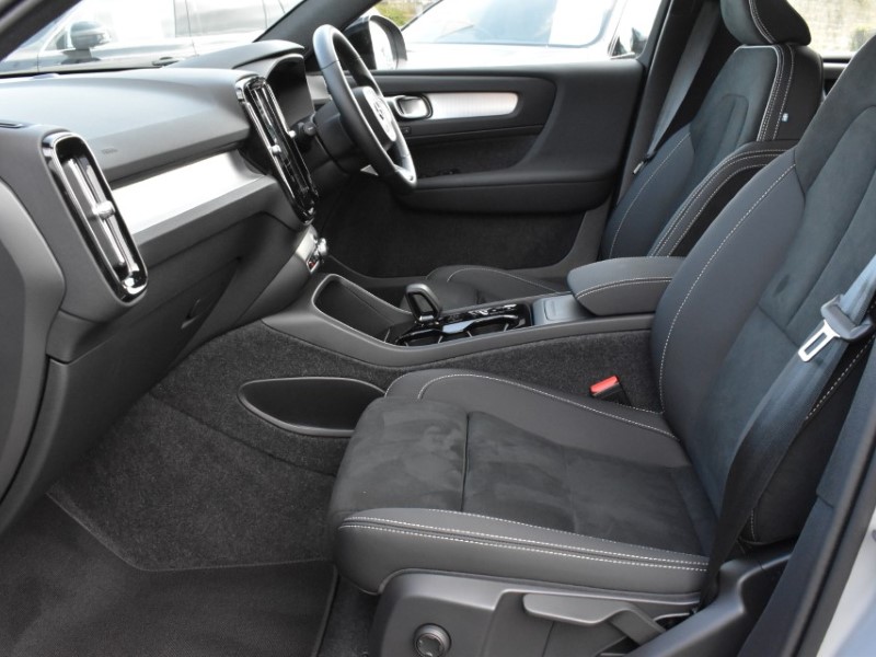 2025 (75) VOLVO XC40 2.0 B3P Plus Dark 5dr Auto 5194753