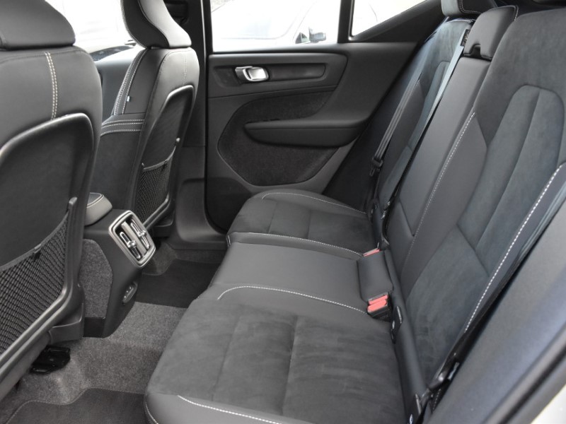 2025 (75) VOLVO XC40 2.0 B3P Plus Dark 5dr Auto 5194757