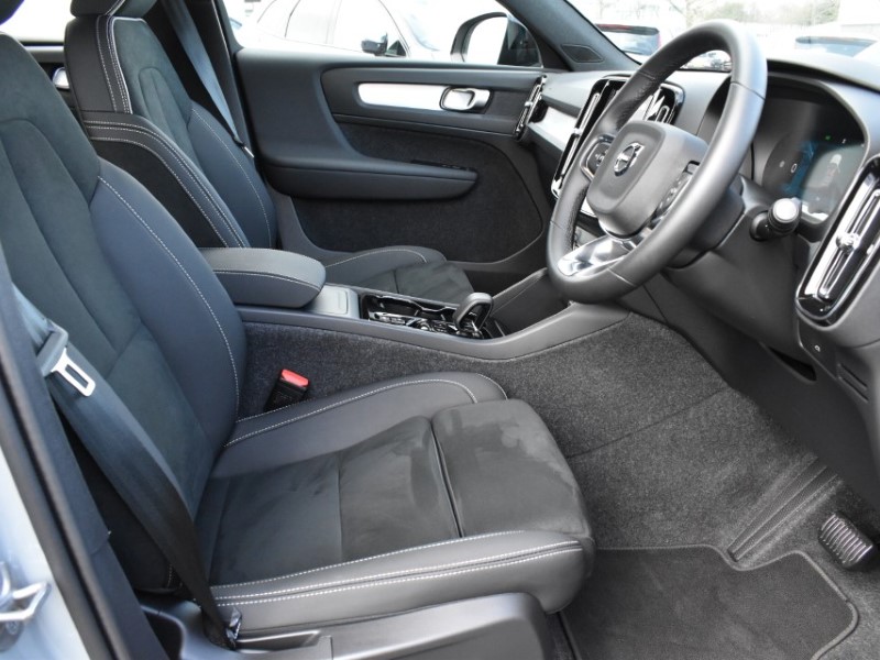 2025 (75) VOLVO XC40 2.0 B3P Plus Dark 5dr Auto 5194745