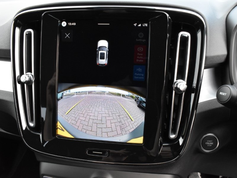 2025 (75) VOLVO XC40 2.0 B3P Plus Dark 5dr Auto 5194732