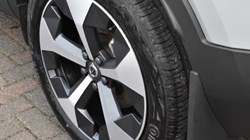 2025 (75) VOLVO XC40 2.0 B3P Plus Dark 5dr Auto 5194764
