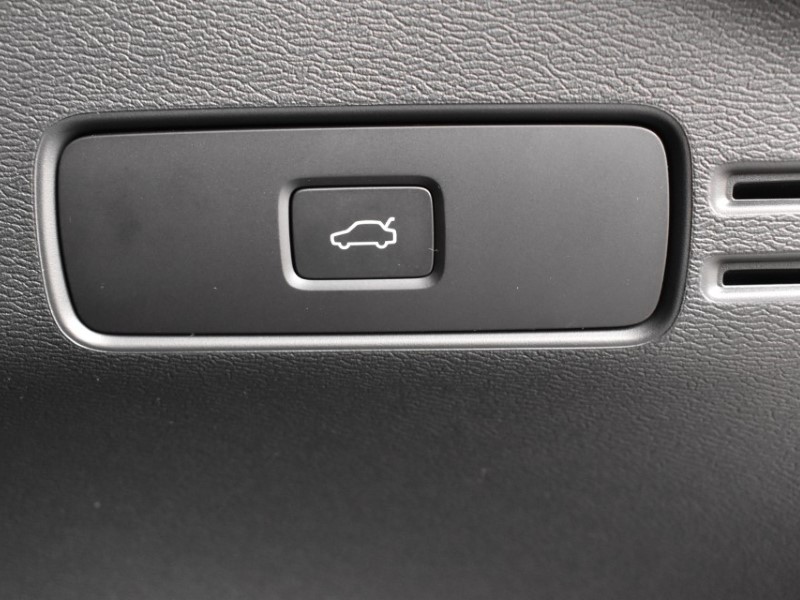 2025 (75) VOLVO XC40 2.0 B3P Plus Dark 5dr Auto 5194735