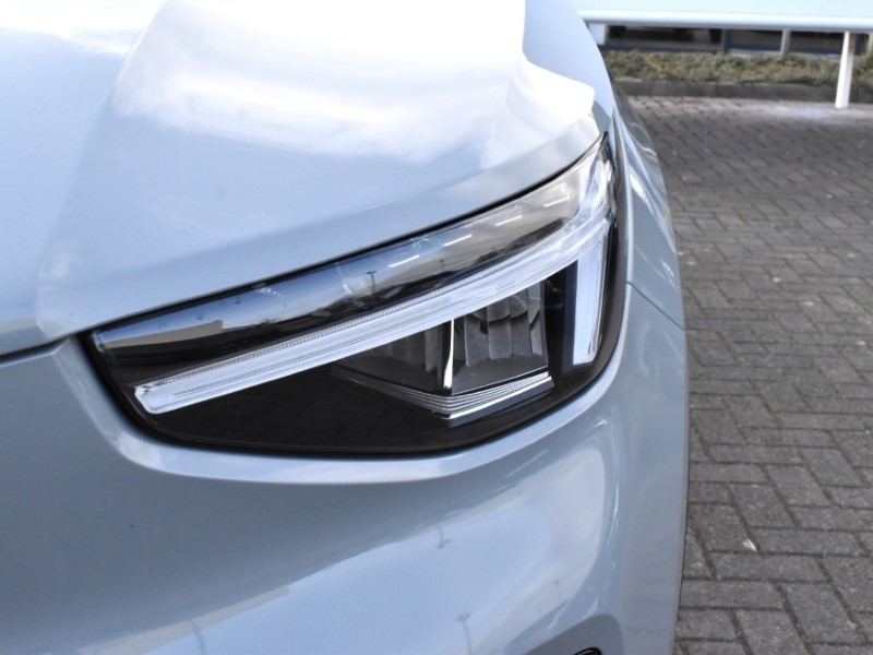 2025 (75) VOLVO XC40 2.0 B3P Plus Dark 5dr Auto 5194774