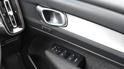 2025 (75) VOLVO XC40 2.0 B3P Plus Dark 5dr Auto 5194737
