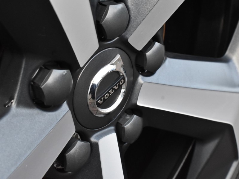 2025 (75) VOLVO XC40 2.0 B3P Plus Dark 5dr Auto 5194769