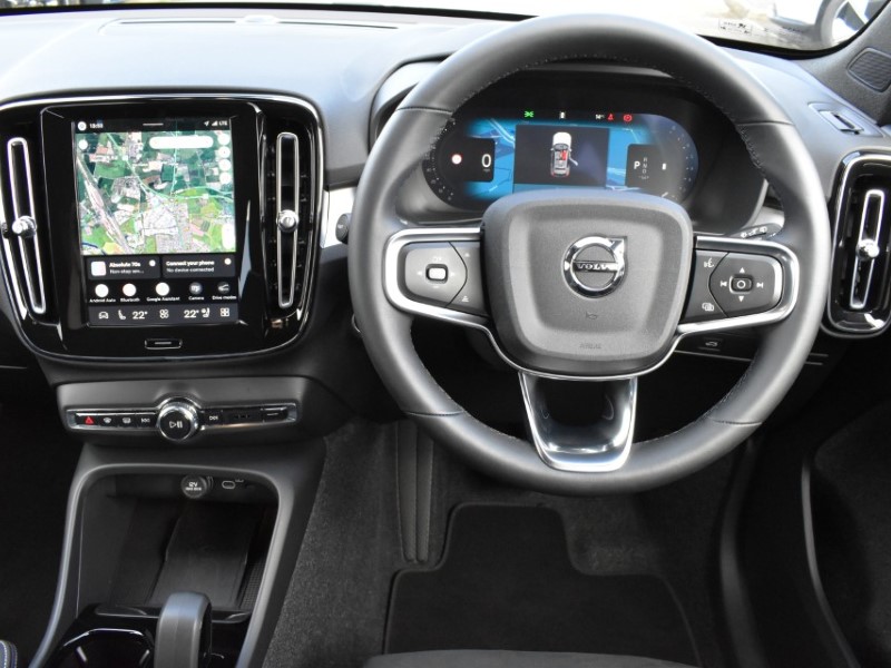 2025 (75) VOLVO XC40 2.0 B3P Plus Dark 5dr Auto 5194751