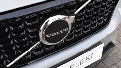 2025 (75) VOLVO XC40 2.0 B3P Plus Dark 5dr Auto 5194773