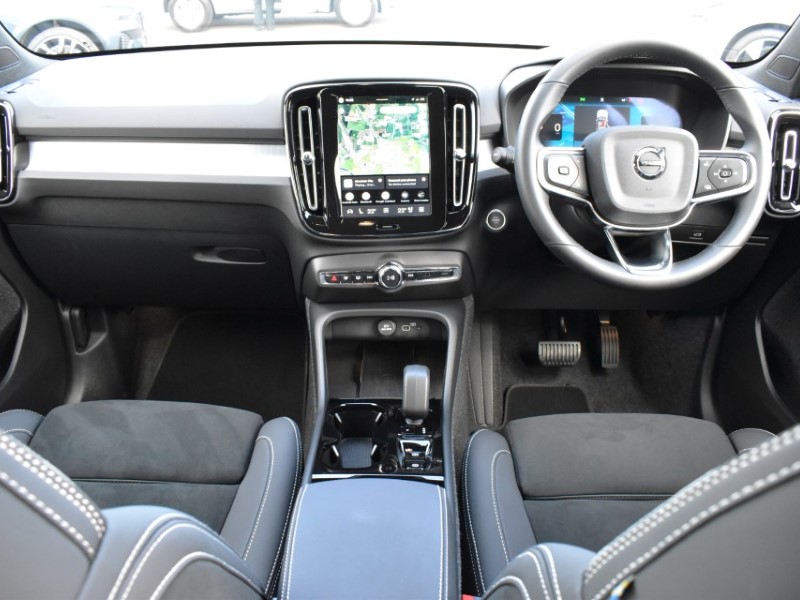 2025 (75) VOLVO XC40 2.0 B3P Plus Dark 5dr Auto 5194752