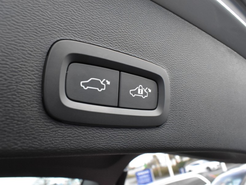 2025 (75) VOLVO XC40 2.0 B3P Plus Dark 5dr Auto 5194761