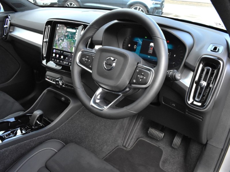 2025 (75) VOLVO XC40 2.0 B3P Plus Dark 5dr Auto 5194744