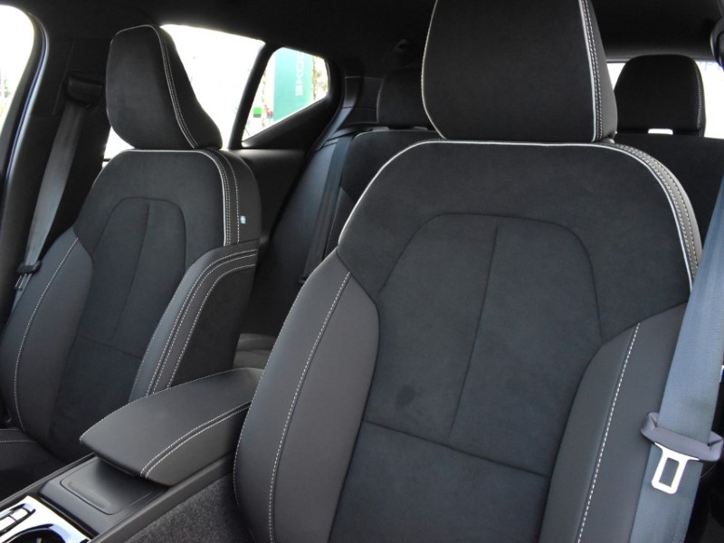 2025 (75) VOLVO XC40 2.0 B3P Plus Dark 5dr Auto 5194756