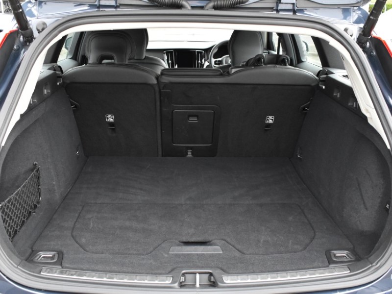 2025 (25) VOLVO V60 2.0 B4P Plus Dark 5dr Auto [7 speed] 5233421