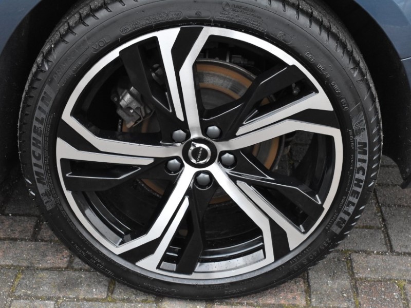 2025 (25) VOLVO V60 2.0 B4P Plus Dark 5dr Auto [7 speed] 5233425