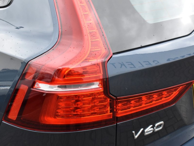 2025 (25) VOLVO V60 2.0 B4P Plus Dark 5dr Auto [7 speed] 5233428
