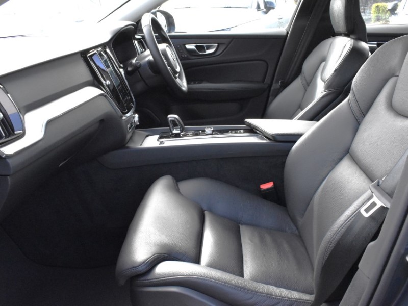 2025 (25) VOLVO V60 2.0 B4P Plus Dark 5dr Auto [7 speed] 5233415