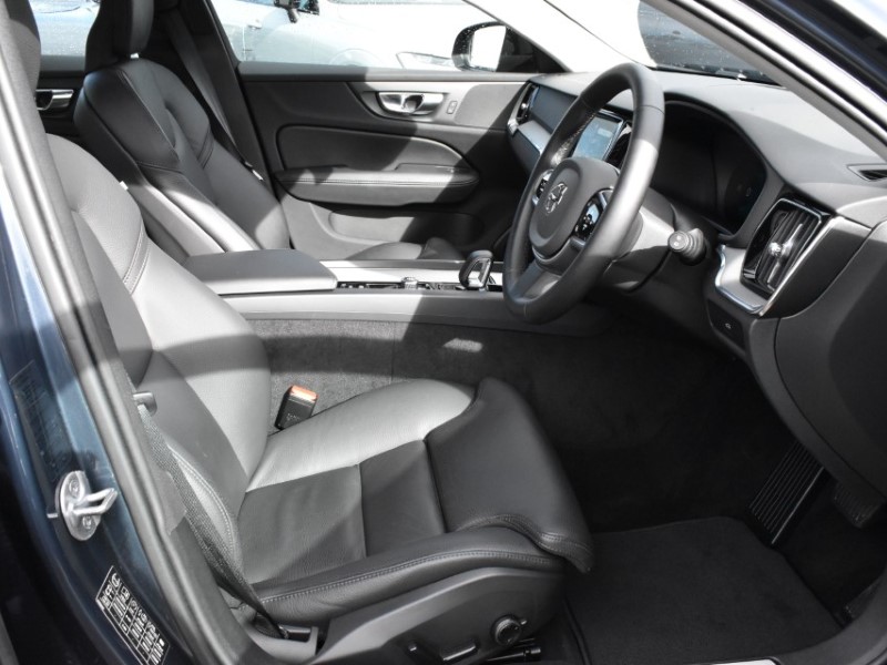 2025 (25) VOLVO V60 2.0 B4P Plus Dark 5dr Auto [7 speed] 5233409