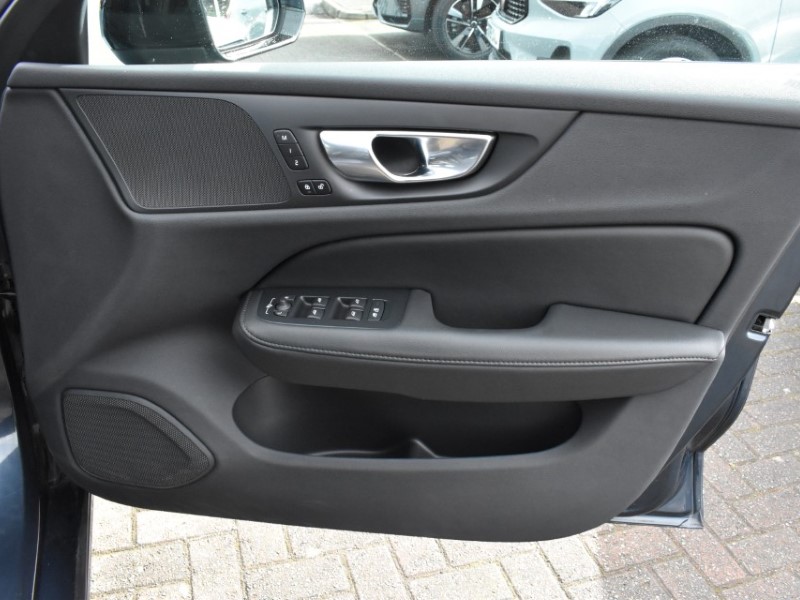 2025 (25) VOLVO V60 2.0 B4P Plus Dark 5dr Auto [7 speed] 5233404