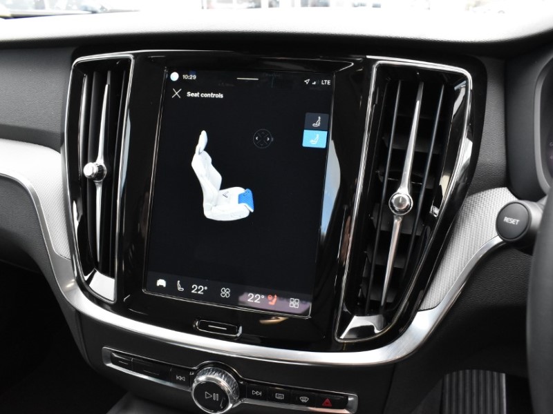 2025 (25) VOLVO V60 2.0 B4P Plus Dark 5dr Auto [7 speed] 5233402