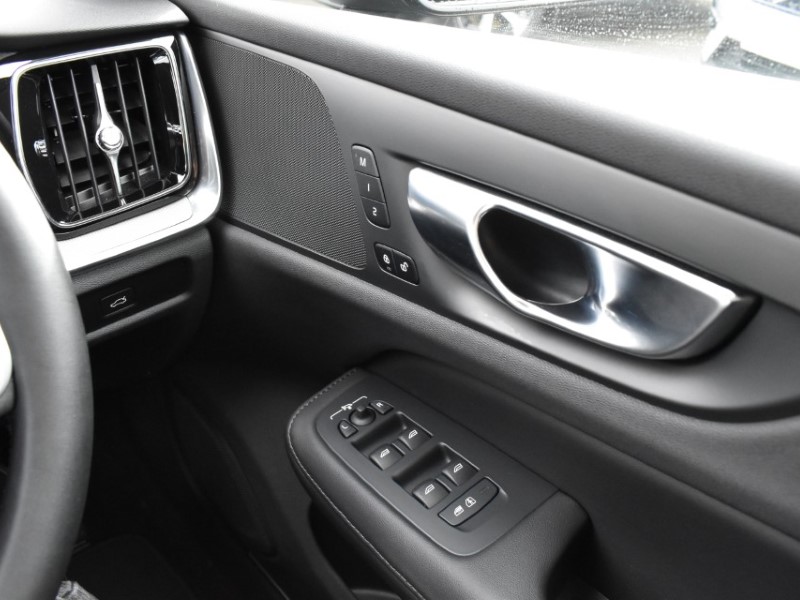 2025 (25) VOLVO V60 2.0 B4P Plus Dark 5dr Auto [7 speed] 5233401