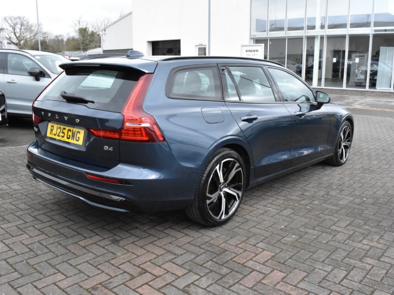 2025 (25) VOLVO V60 2.0 B4P Plus Dark 5dr Auto [7 speed] 5233387