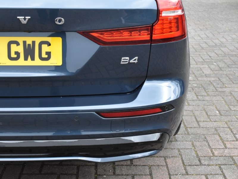 2025 (25) VOLVO V60 2.0 B4P Plus Dark 5dr Auto [7 speed] 5233439